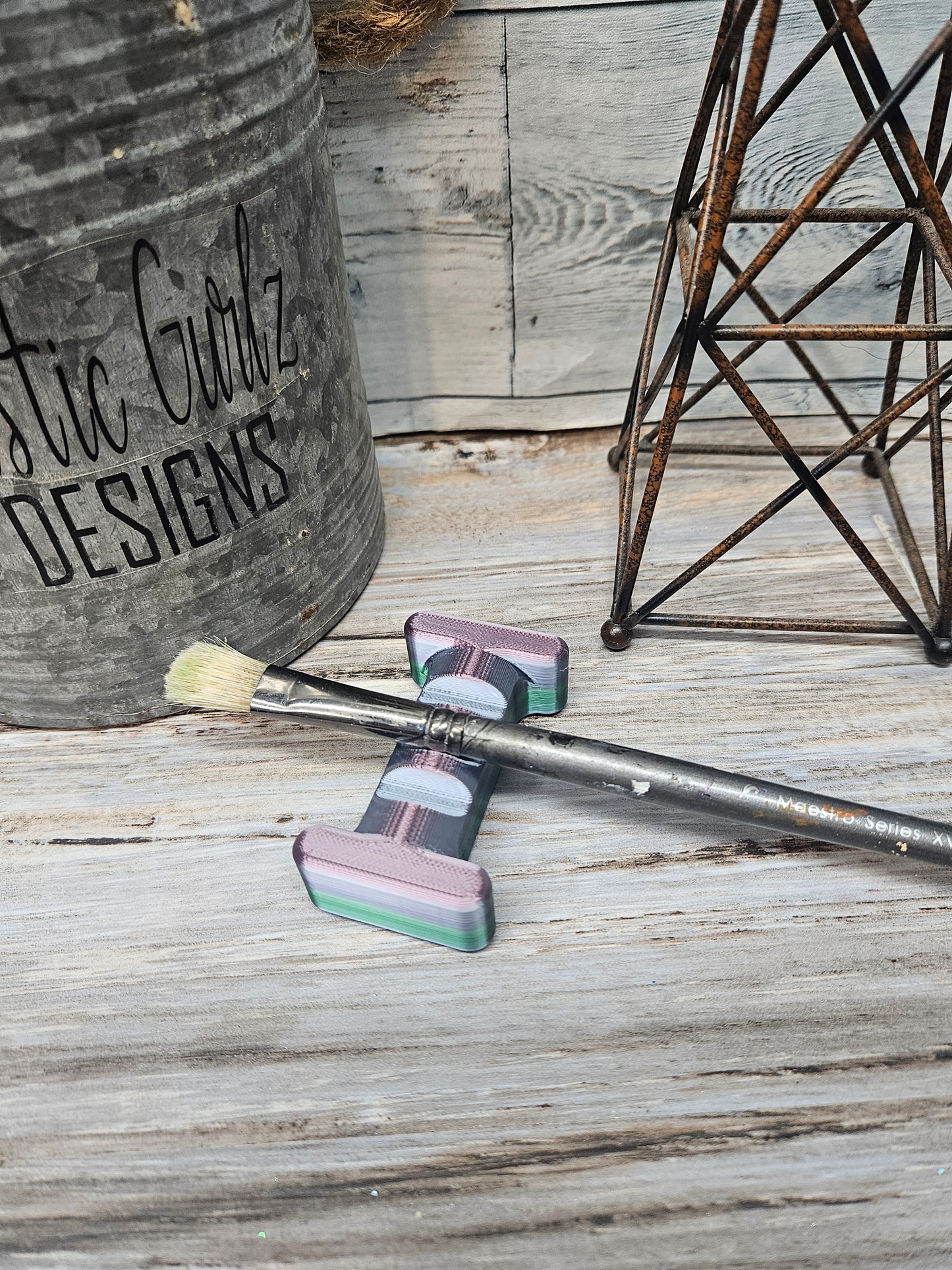 I Shape Paint Brush Holder