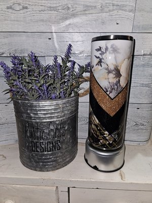 Black and gold V-Split