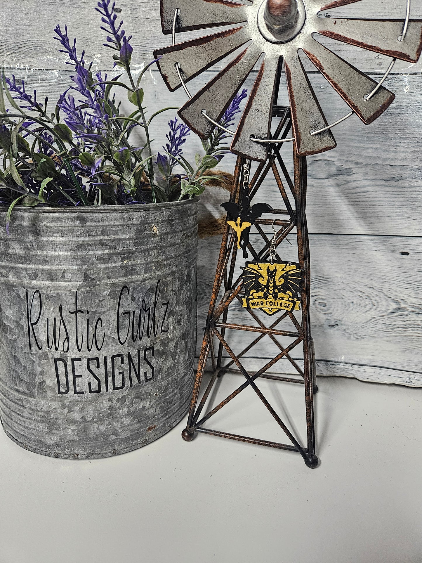 War College Earrings (4th Wing)