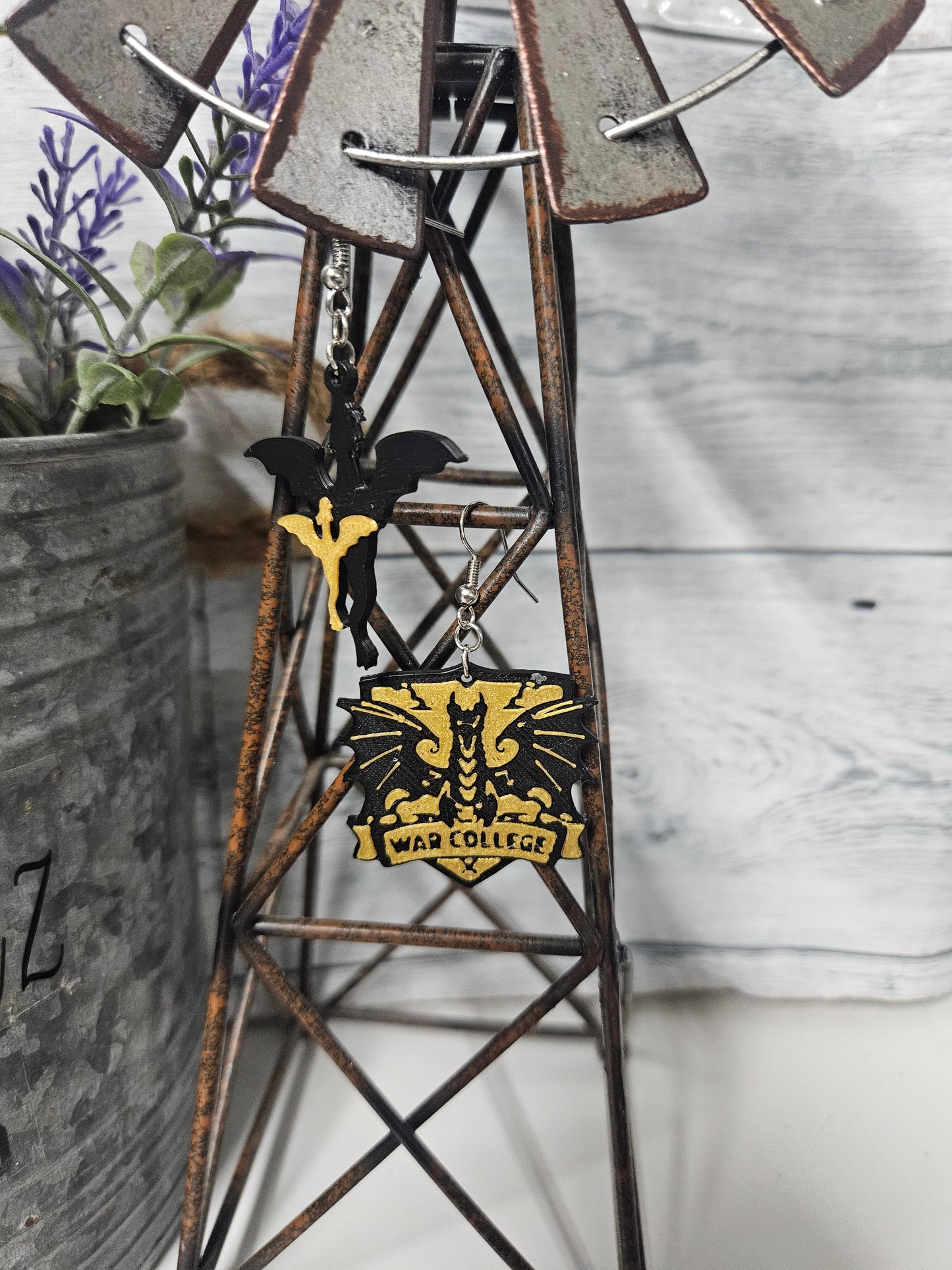 War College Earrings (4th Wing)