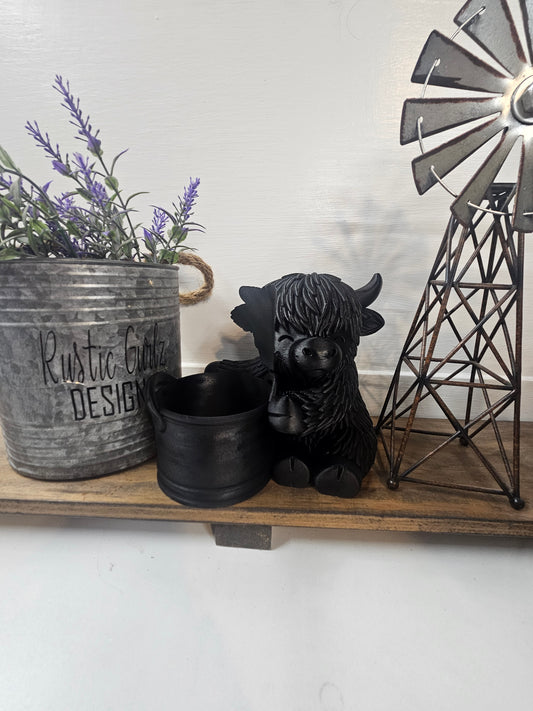 Highland Cow with Metal Tin